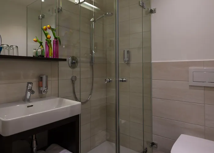 舒马赫加尼酒店 2*